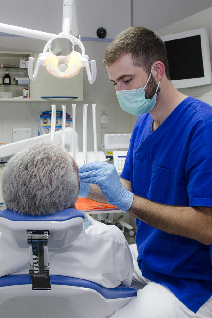 A Klinikák Dent rendelője professzionális fájdalommentes fogászati kezeléseket kínál a kedves pácienseknek.